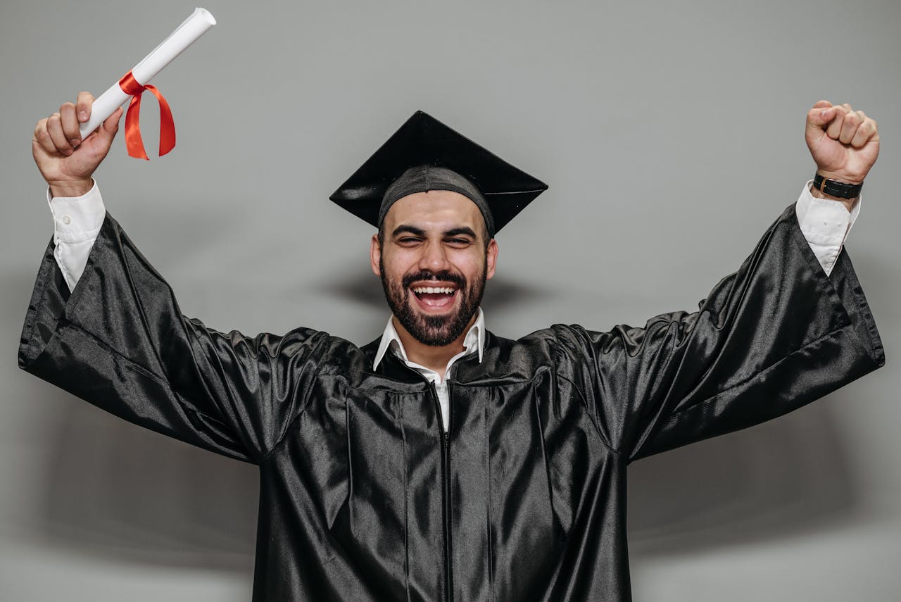 Navigating Student Loans & Education Financing: A Smart Guide for Students and Parents